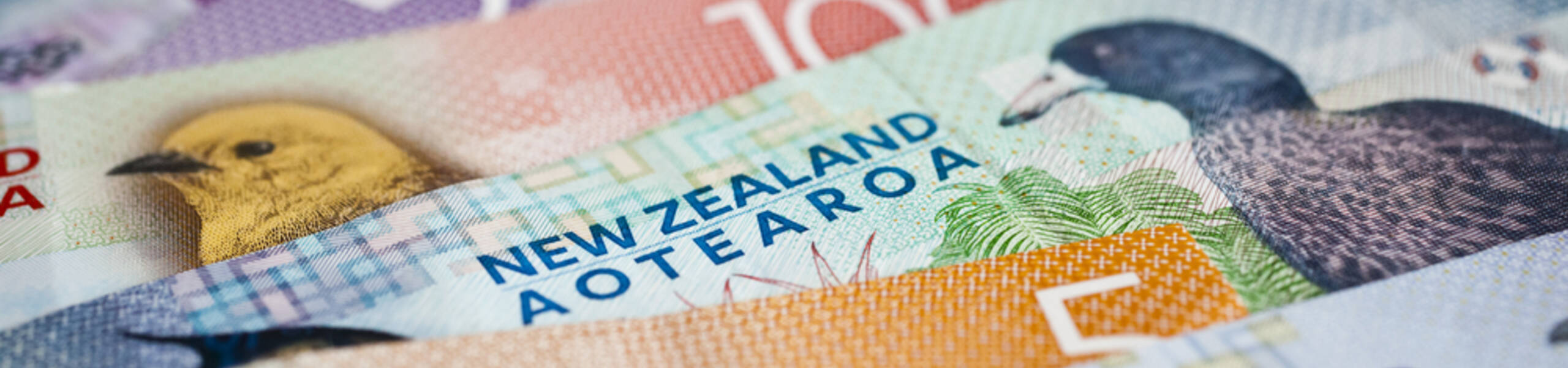 NZD/USD: buy or sell the NZD?