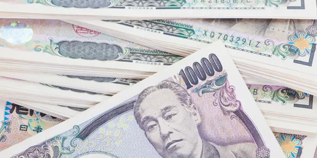 USD/JPY: 'Shooting Star' on the upper 'Window'